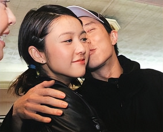 当年的“太子妃”，如今却能扮狗作揖，薛凯琪可真拧巴