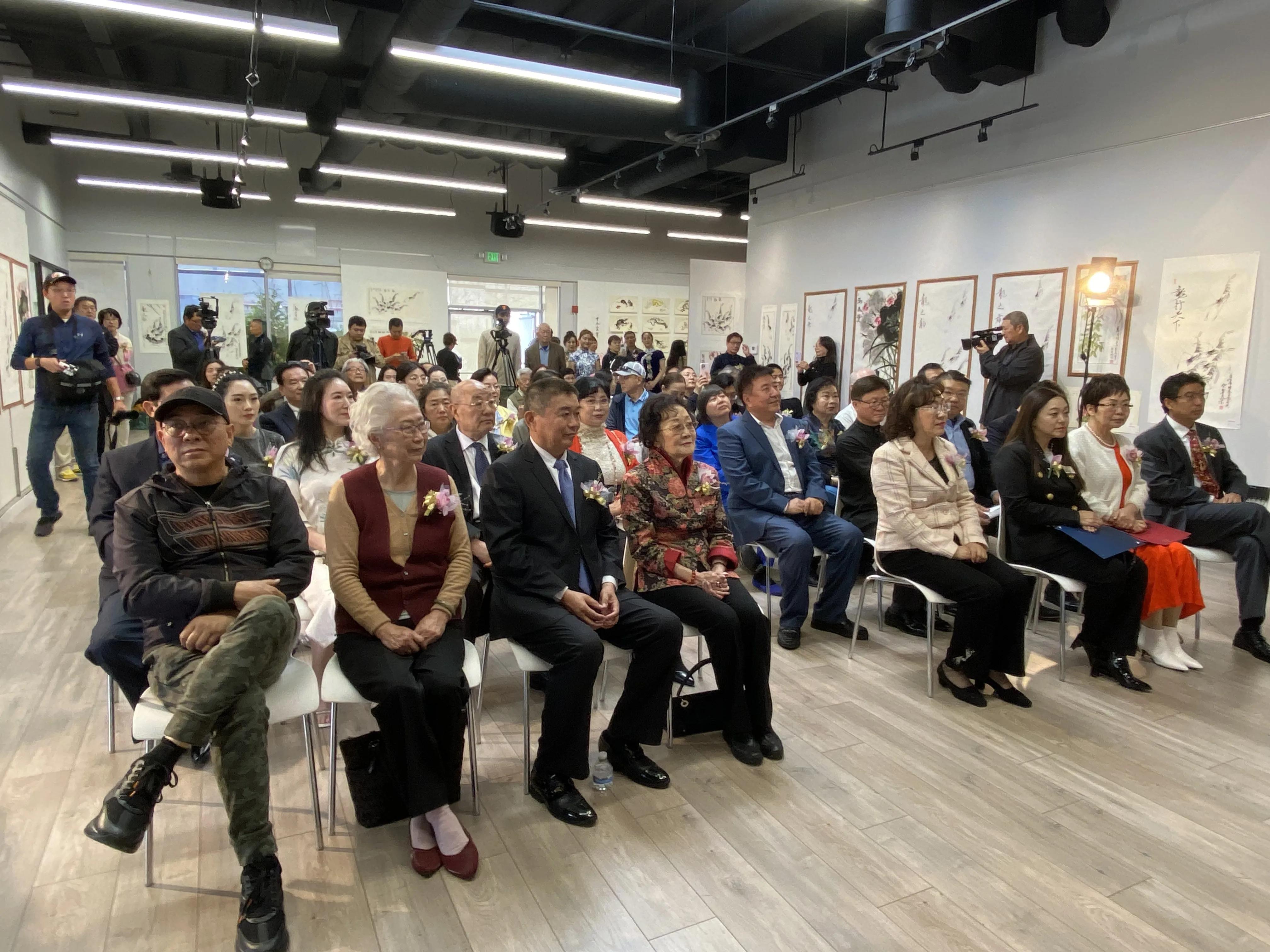 张齐英散记：民歌震撼洛杉矶，“虾王”画展树新碑