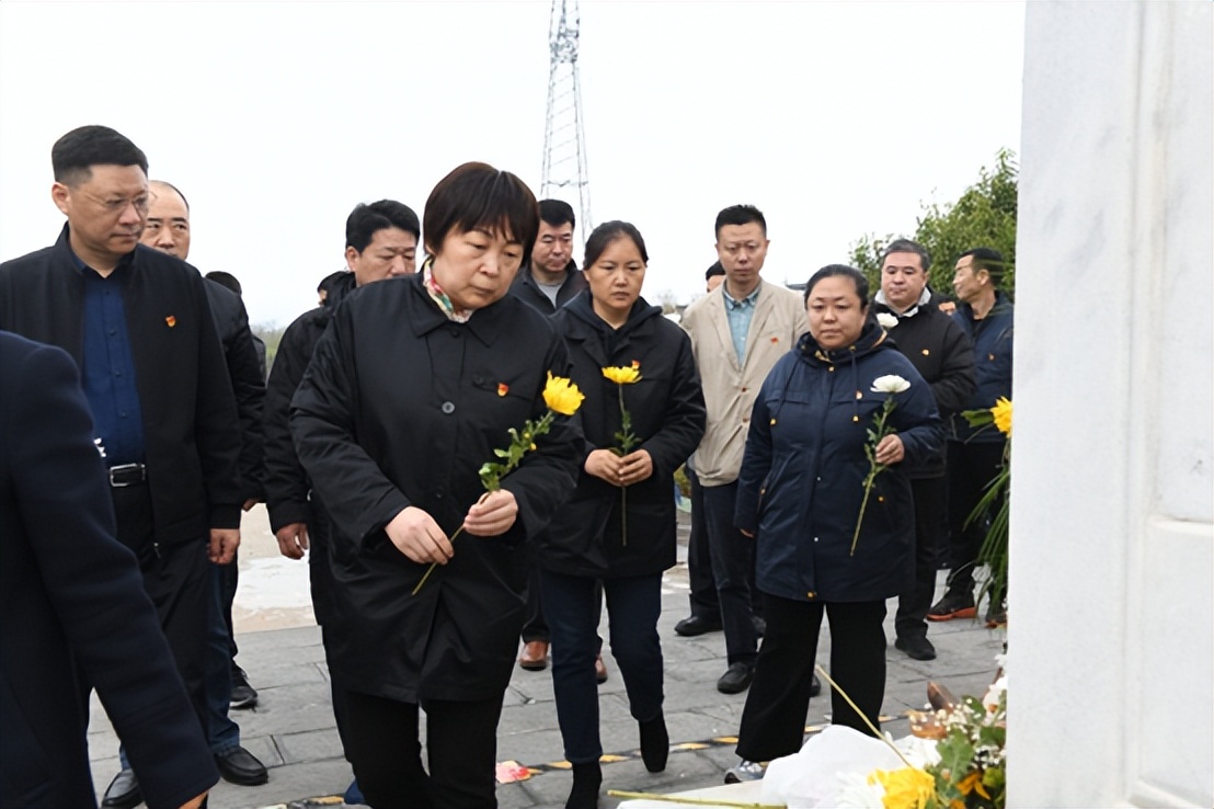 检察院缅怀革命先烈主题党日活动,纪委开展缅怀先烈清明祭扫活动