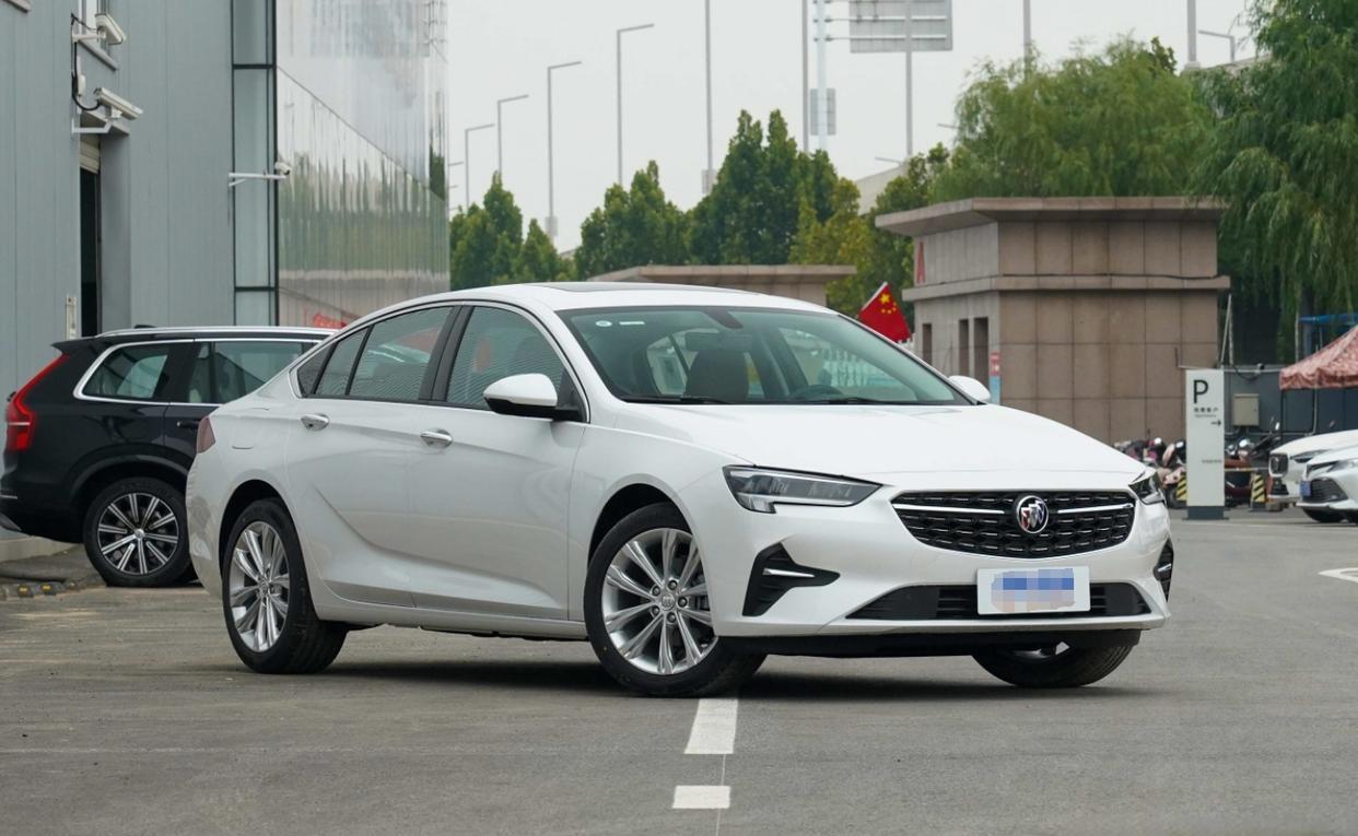 君威2.4l油耗大概多少钱一公里,别克君威油耗100公里一般有多少