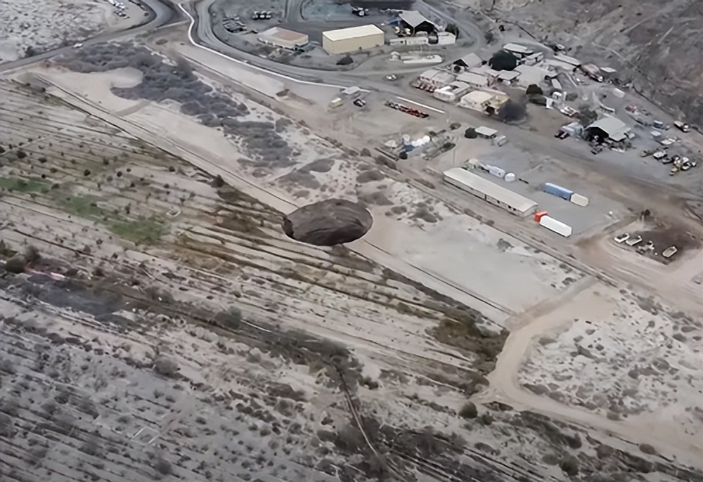 智利发现逾200米深神秘天坑,深海发现神秘大洞