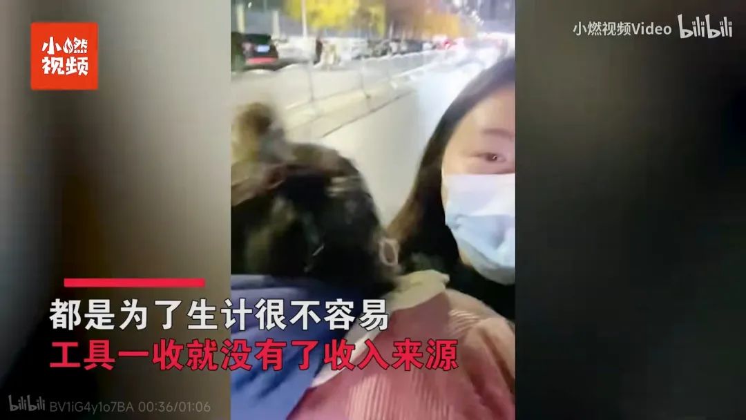 年轻人吃路边摊时遇到老板跑路,男子吃路边摊老板跑路后续