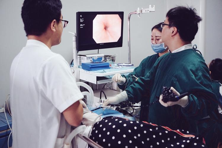 做一次胃镜对胃伤害多大,胃镜多久做一次合适正常人