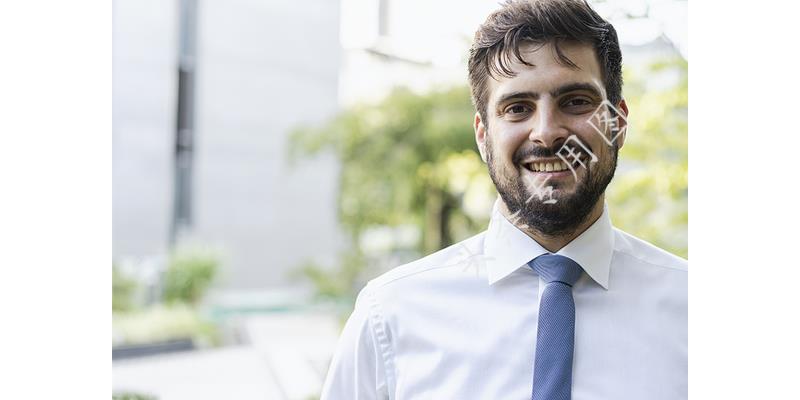 亲爸后妈打孩子被后爸亲妈救走,亲爸后妈把孩子给打了