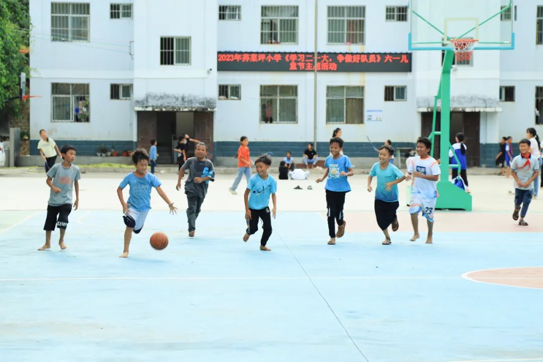 大山里的支教故事幼儿舞蹈,大山里的支教故事