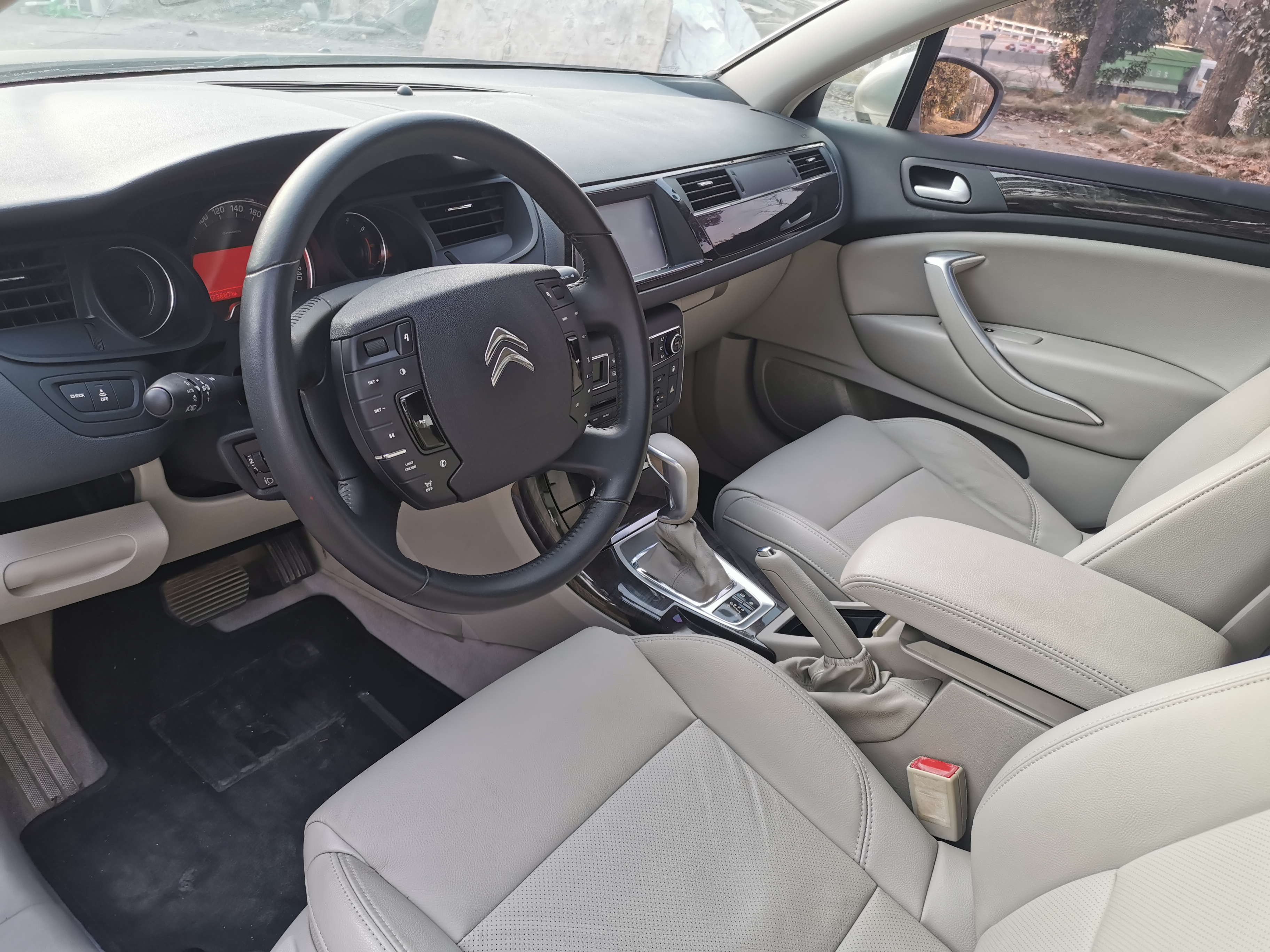 5000公里库存车雪铁龙c5,14款雪铁龙c5整车翻新