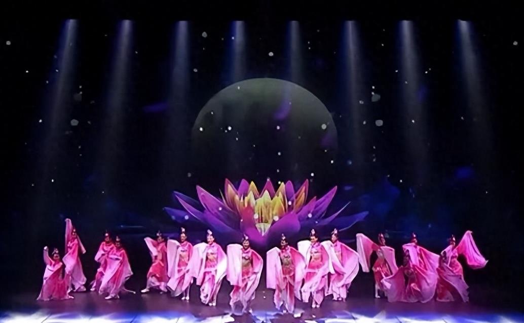 许家印歌舞团队演员照片,许家印歌舞团队演员状况