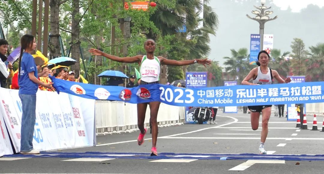 万人一起骑马的视频,万人齐跑马拉松