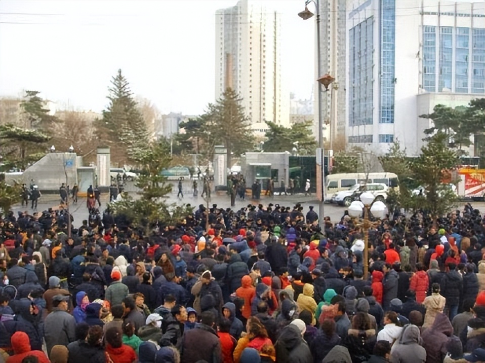 辽宁农民用蚂蚁打造神药，骗120万农民220亿，拿钱买豪车、养情人