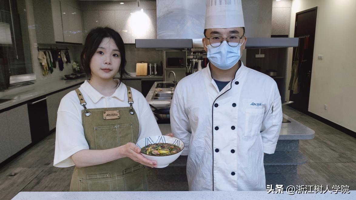 对话|浙江树人学院95后青年厨师何明杰：匠心育人，爱在舌尖