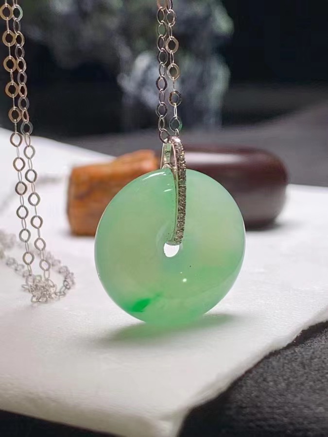 昆明翡翠滨江傲珀澜庭优劣,翡翠鉴别技巧优质推荐