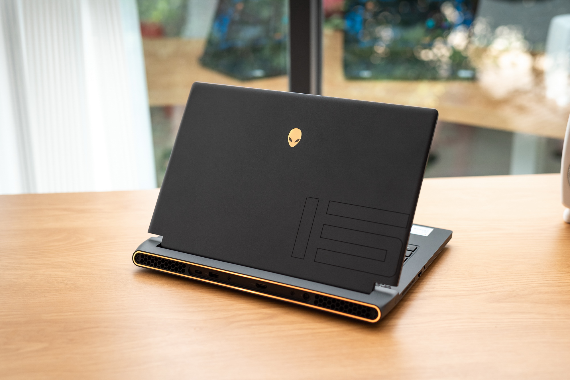 alienwarem17r5评测,男人的快乐就是这么简单且无聊