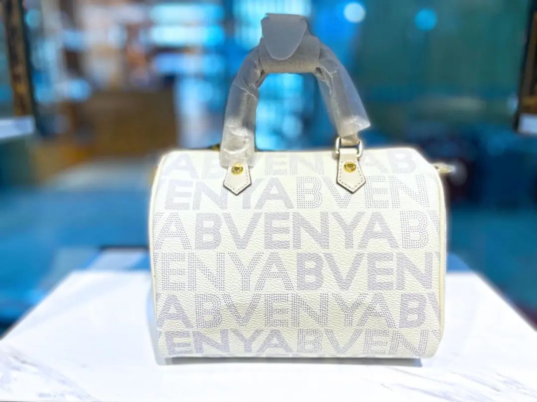 包包推荐小众高级感百搭款,市场挑战穿搭