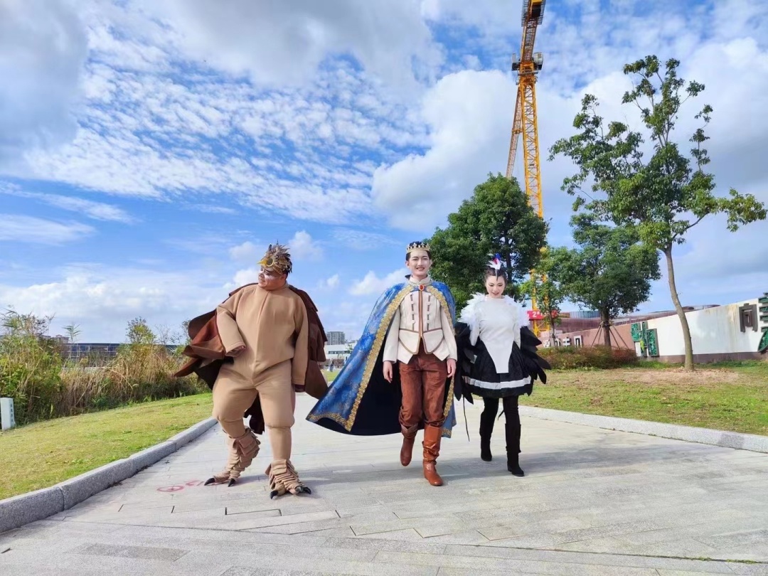 参与沉浸式互动亲子剧《快乐王子》