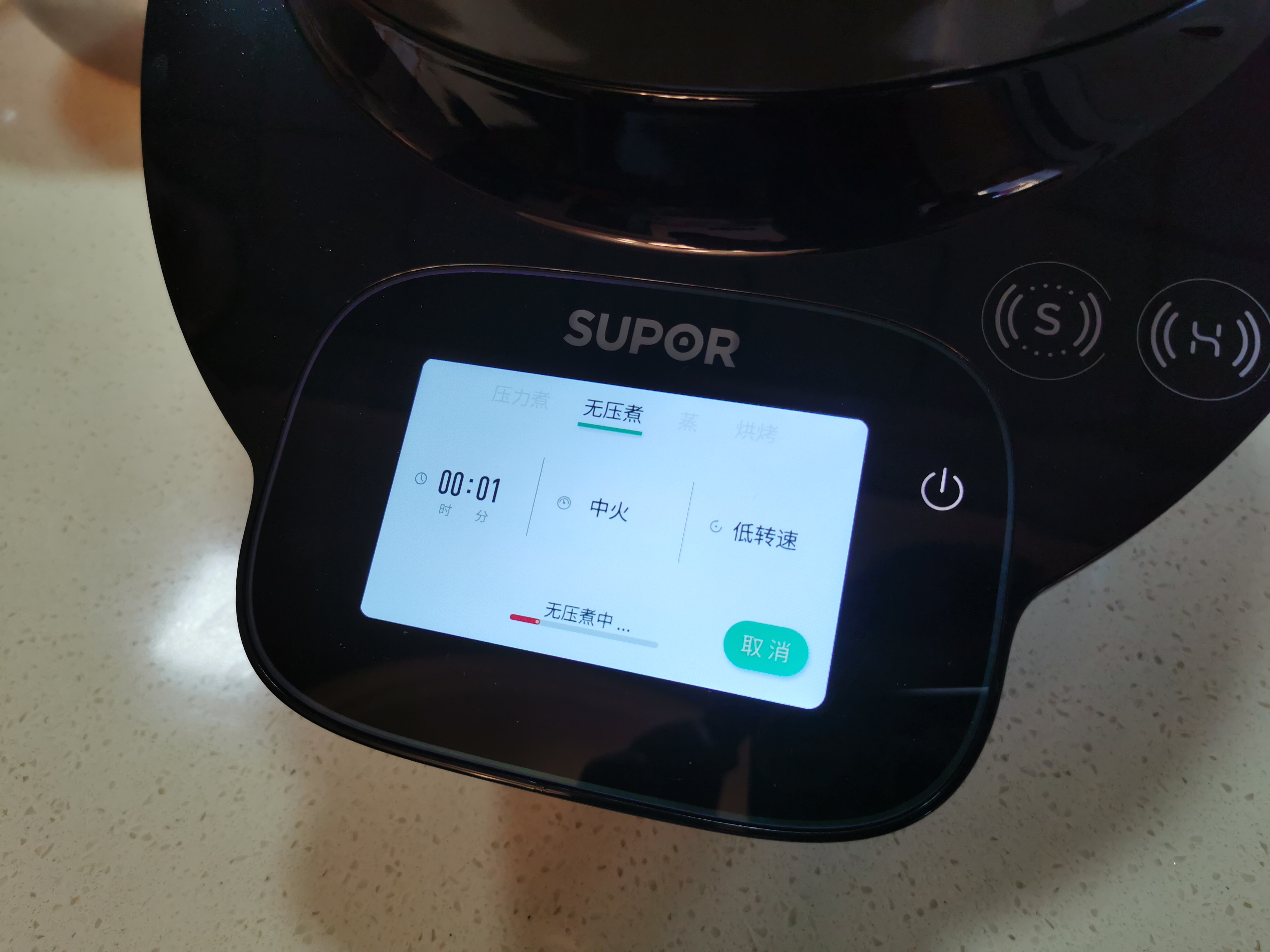 黑科技与顶级大厨交锋,厨房黑科技苏泊尔小c主厨料理机