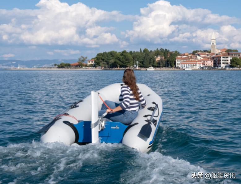 像不像方向舵？时尚简约的RemigoOne一体式电动舷外机