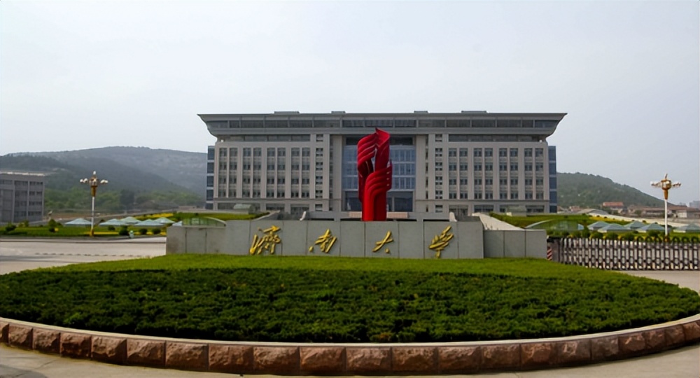 小伙花500万在非洲买了块地,娶黑美女生混血儿,最后赚了5000万