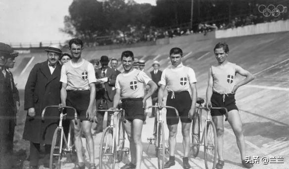 侵华日军*行暴**照片，女子为活命，脱下衣服让日本人拍摄，*辱侮**致死