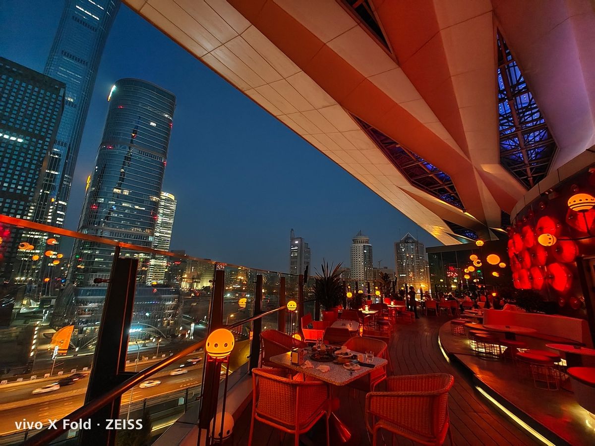vivoXFold深度评测：8999元航天级铰链，趋于完美的折叠屏手机