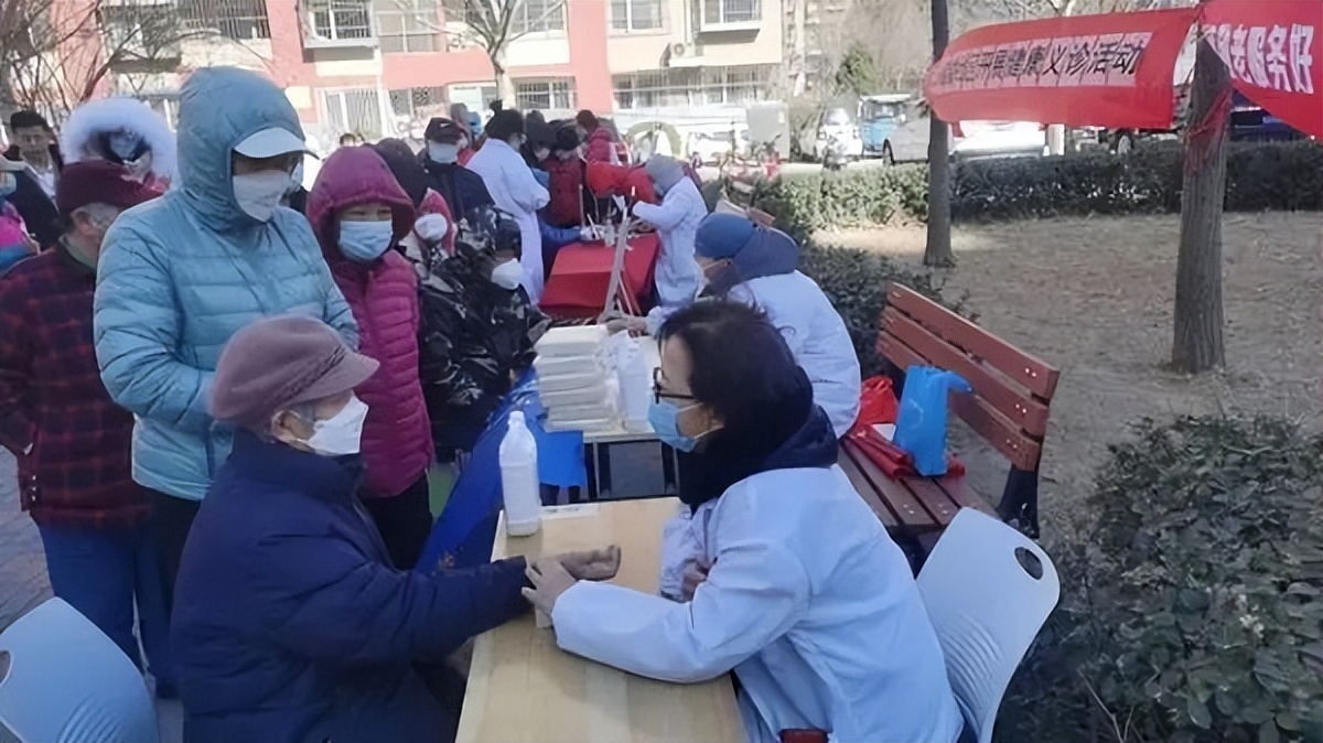 坚守基层四十余年的老中医,76岁老中医退休后坚持奋斗在一线