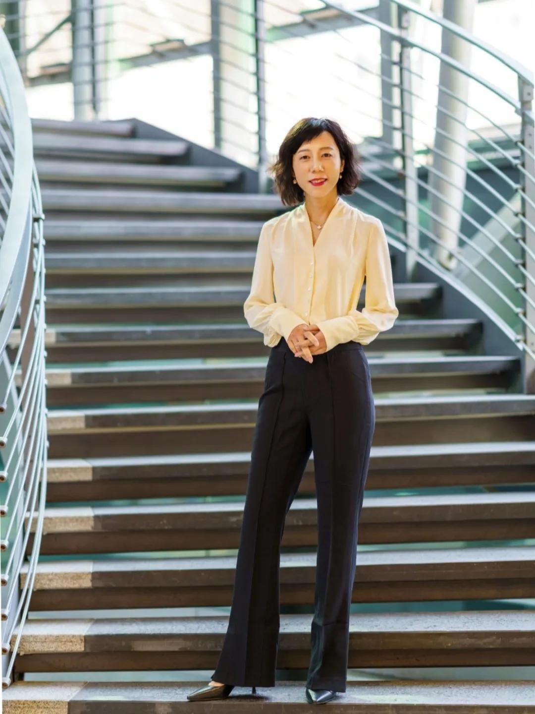 55岁减龄穿什么裙子好看,碎花裙子怎么穿才不显老