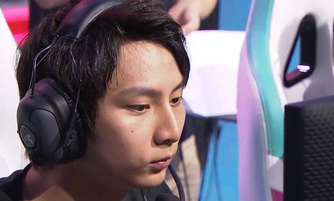 难怪Uzi会破防！LOL演员工资被曝光：演一局拿2000，日入可过万