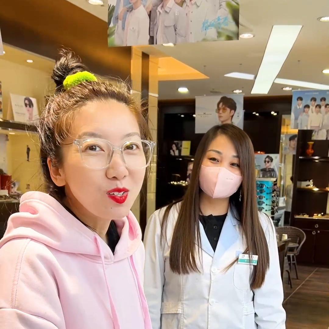 配副眼镜竟然只要89!镜框镜片镜盒镜布全包括,散光也不...