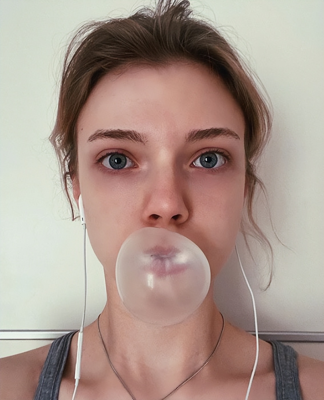 21岁德国模特凭“精灵美貌”火遍亚洲，却突然失踪？牵出黑暗内幕