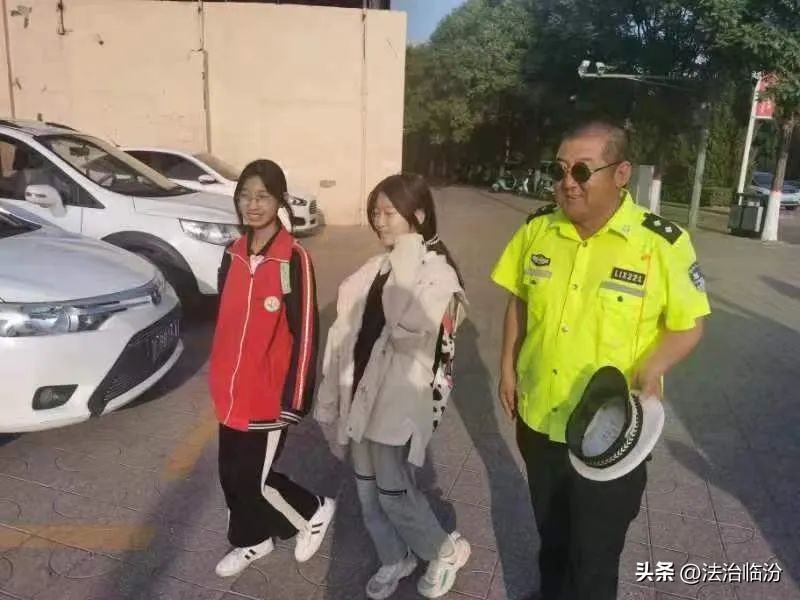 真情服务群众的暖心人物,在一线服务群众的那些暖心事儿