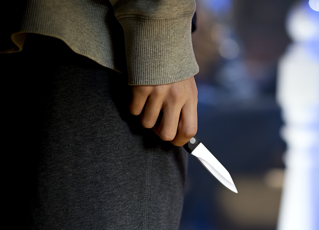 江苏“716”抢劫轮奸案，两名女性惨遭8人性侵，40名乘客无一反抗