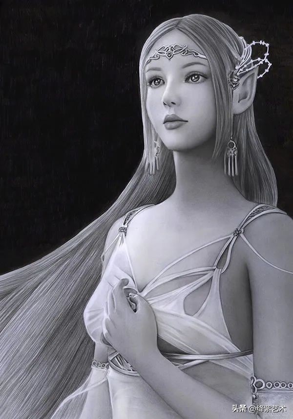 女画家用双手同时画画,用手画画女画家