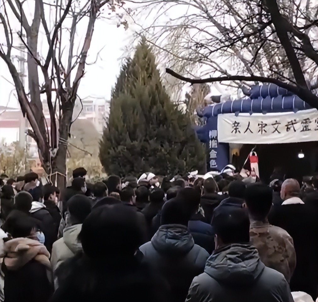 鍙栬嵂鍖荤敓杩藉墽,鍙栬嵂鏃跺彂鐜板尰鐢熺敤鎵嬫満杩藉墽