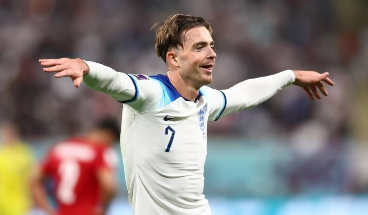 本赛季在纽卡状态神勇的阿尔米隆：浓眉大眼的全村希望