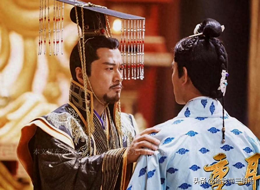 世界上有双瞳孔的人有哪些,双瞳孔的眼睛特征