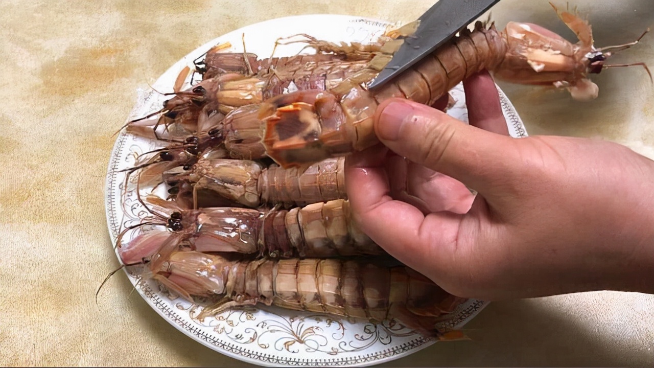 皮皮虾冷水下锅还是热水下锅,皮皮虾冷水下还是热水下