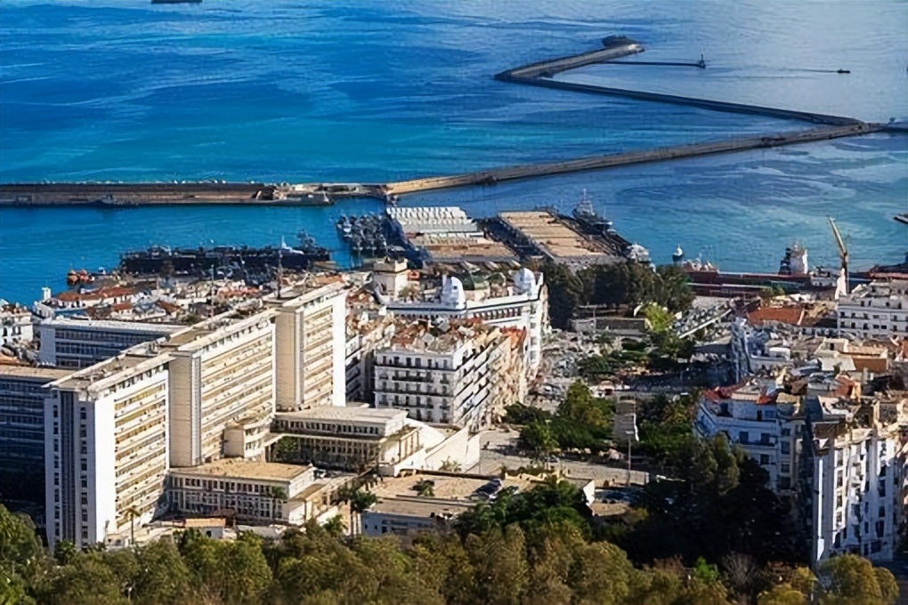 阿尔及利亚买中国运输机,阿联酋计划购买12架中国战机