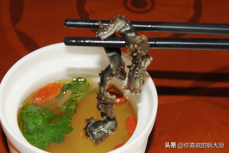 活海参怎么吃才是正确,放什么能使海参不腥气