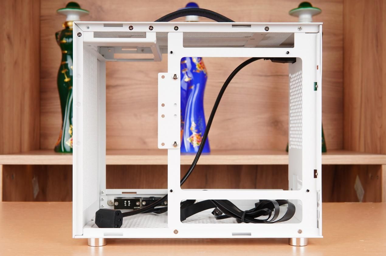 itx机箱闪鳞g200装机推荐,闪鳞g200机箱尺寸