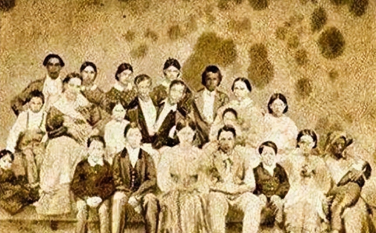 连体兄弟被抛弃,连体兄弟娶了连体姐妹