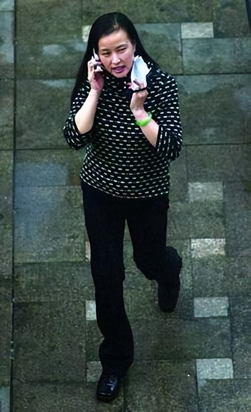 第一狗仔卓伟怎么火的,第一狗仔卓伟的传奇事件