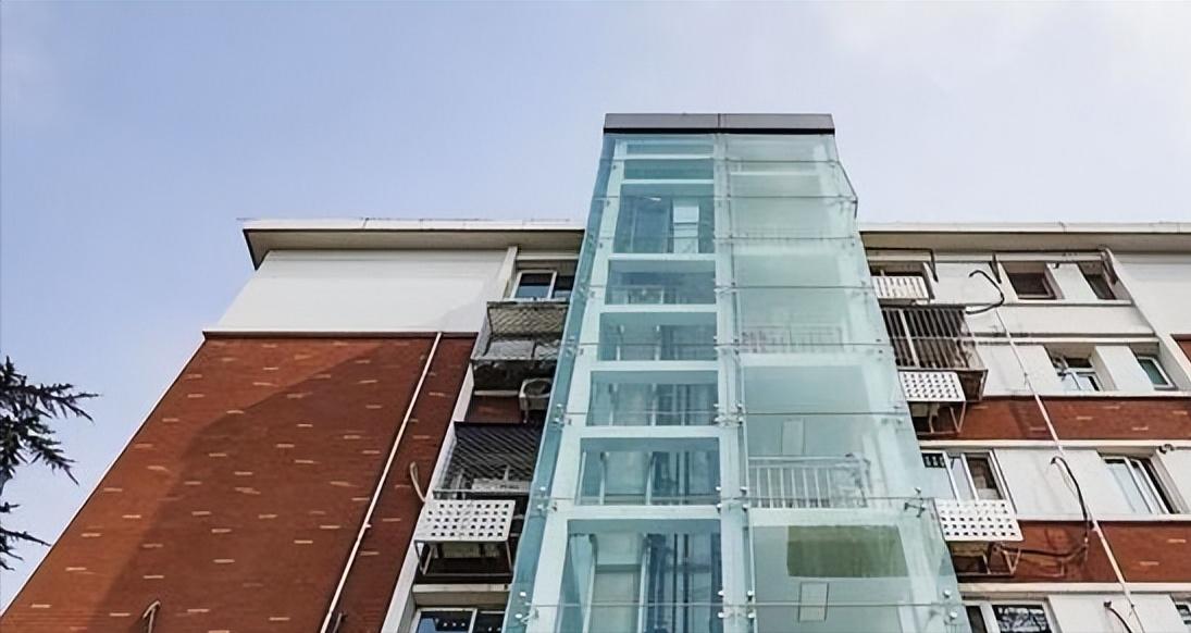 加装电梯发生的事,加装电梯就是一场闹剧