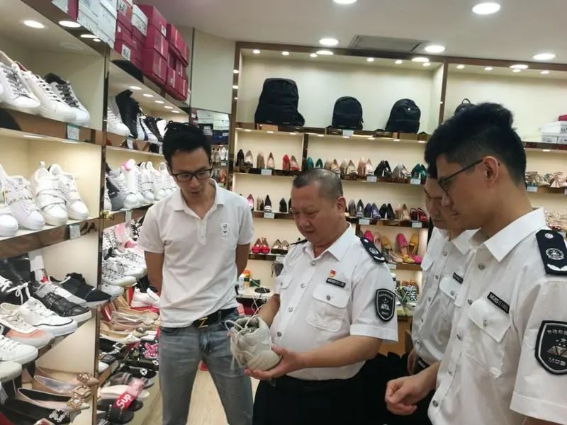 何日君再来店铺,何日君再来是哪个时代的歌