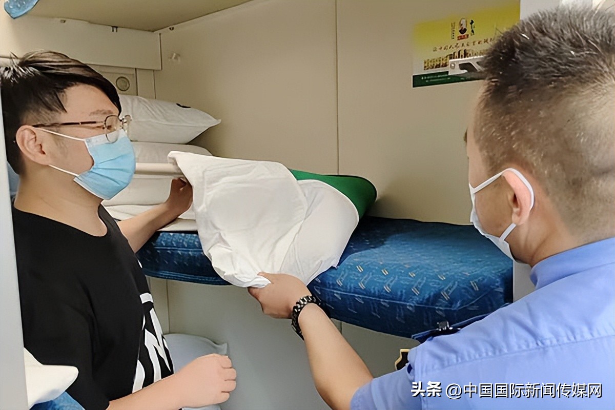 火车上偷走旅客手机,半夜列车手机被盗