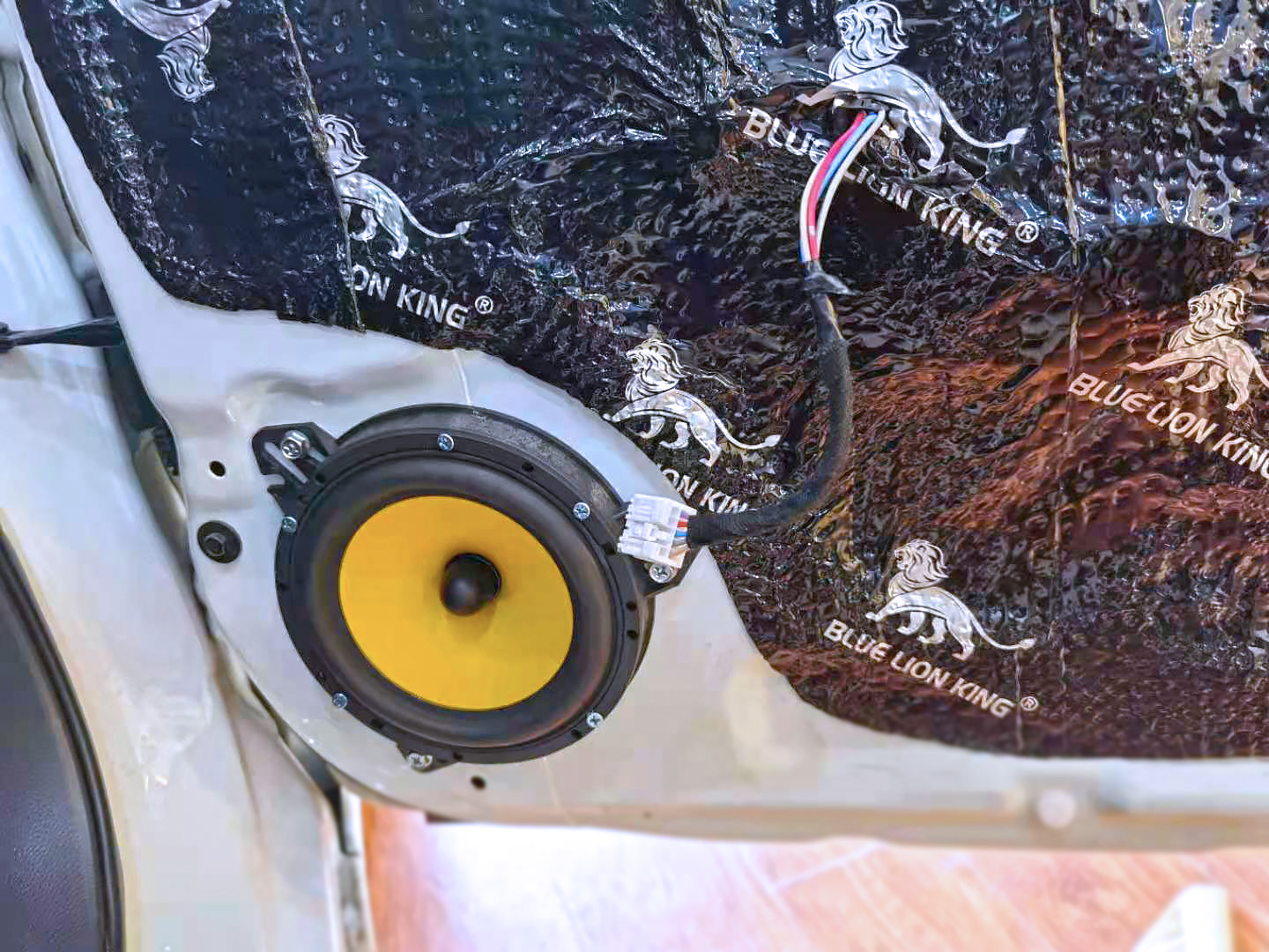 大众桑塔纳改装音响低音炮,大众桑塔纳音响改装放哪里合适