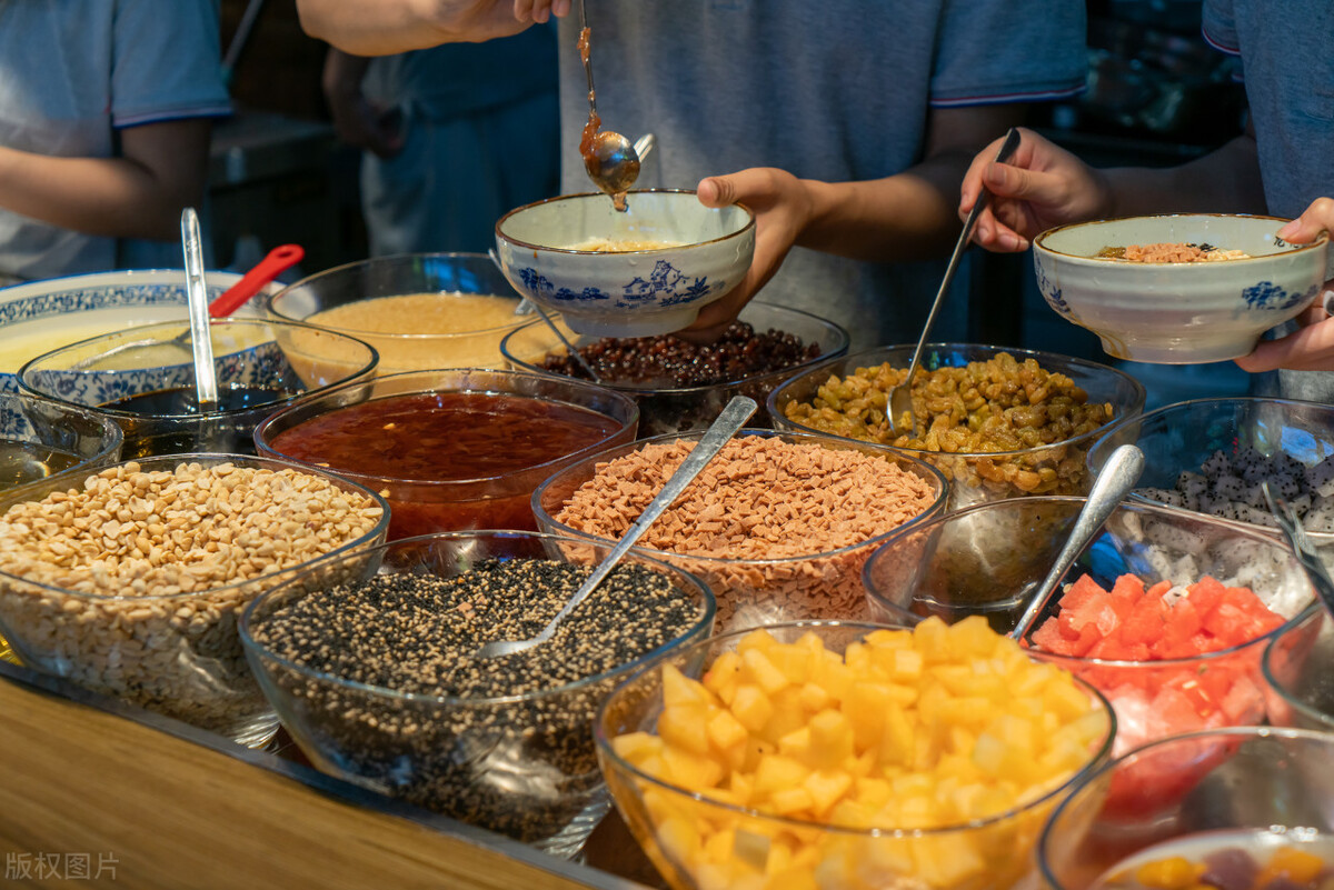 摆摊轻松月入过万,体验摆摊赚钱的真实经历