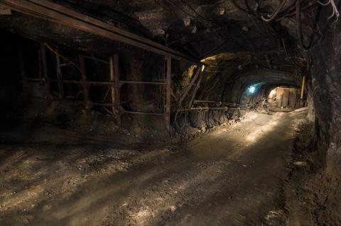 飞越俄罗斯上空,世界目前最大的钻石矿