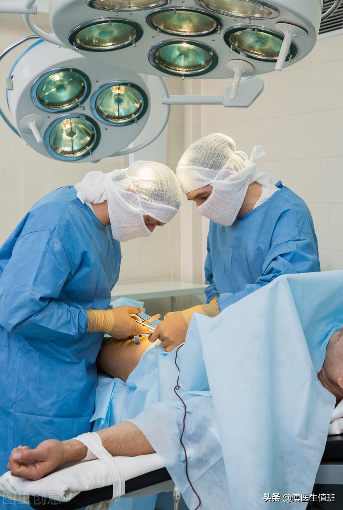 男子下肢瘙痒，长满溃疡就医，医生：错过最佳治疗时机，可能截肢