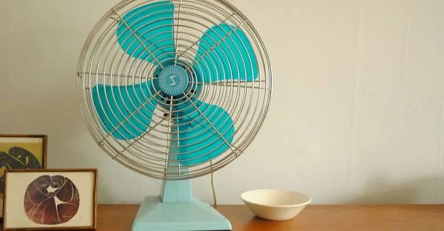 幼儿园美术作品电风扇线描,黑白线描电风扇