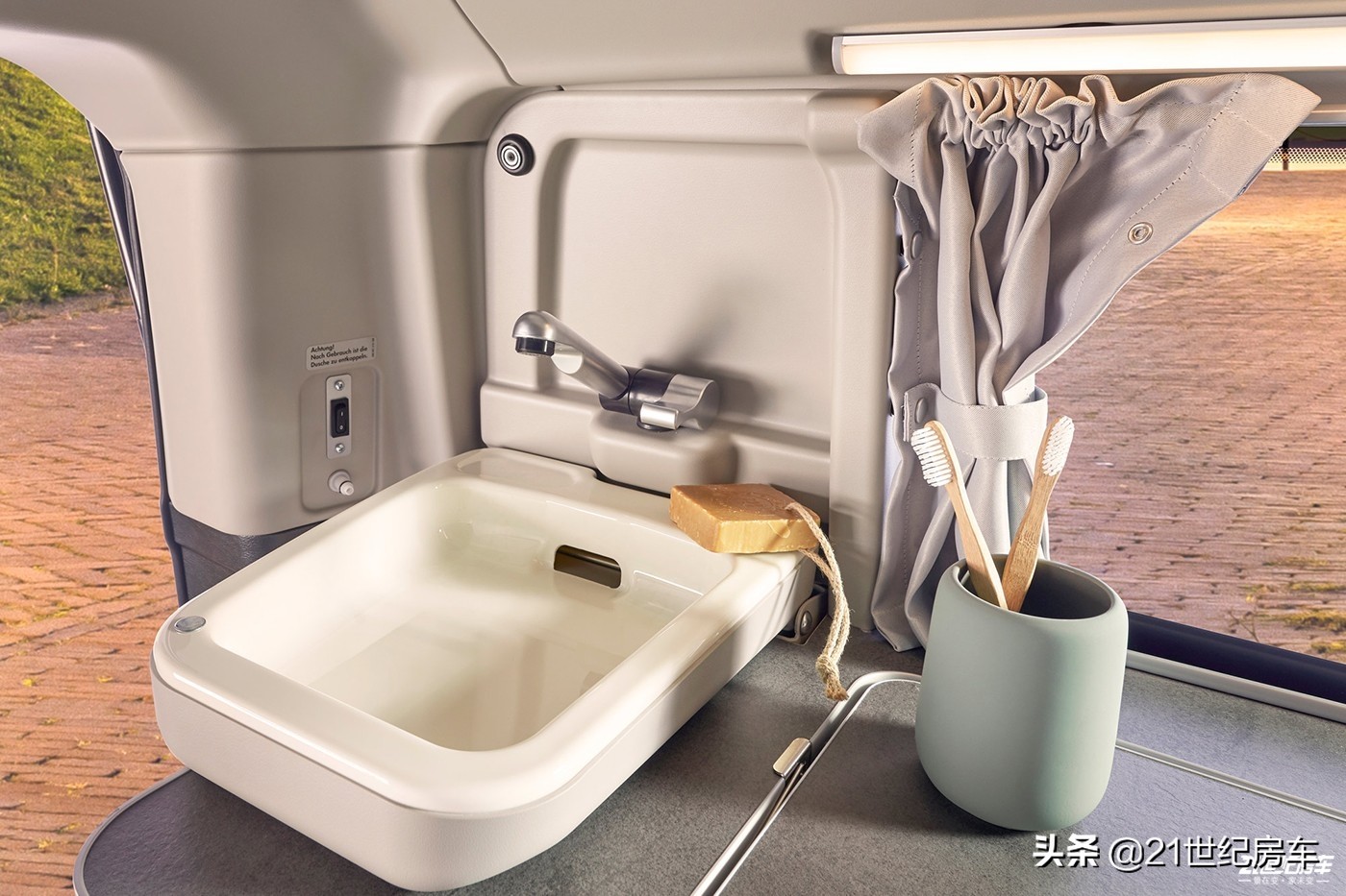 5座布局的福特低顶房车,2020款福特f550地球漫步者房车