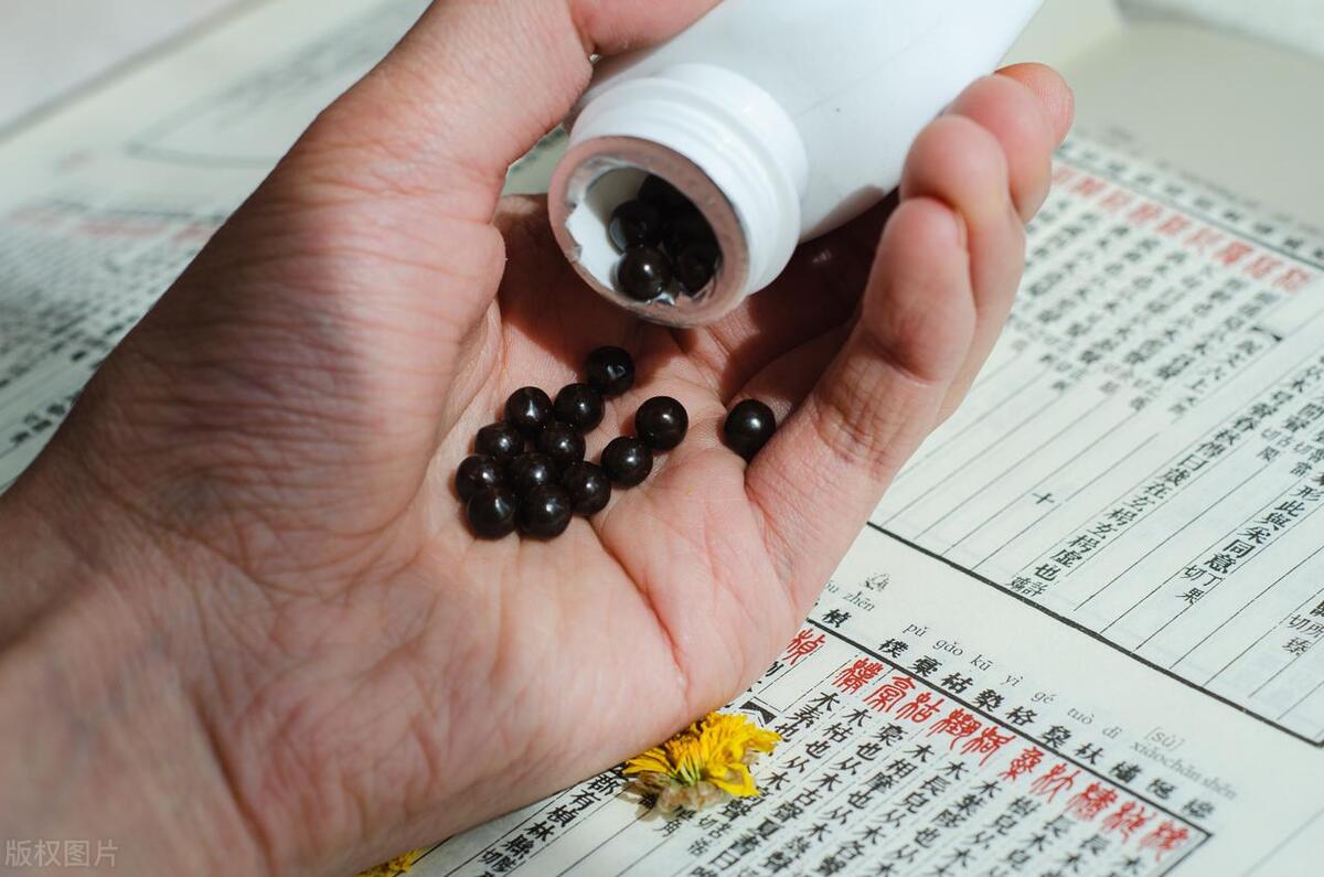 头发一抓掉一大把吃什么能缓解,7个秘诀轻松治疗脱发